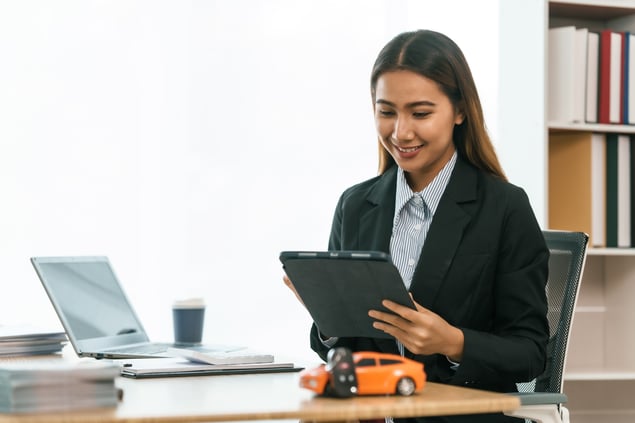 pretty-asian-businesswoman-confidently-handling-fu-2026-01-08-05-38-39-utc